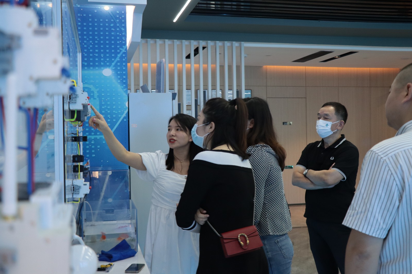 深圳市益阳商会一行莅临AB.COM科技指导交流