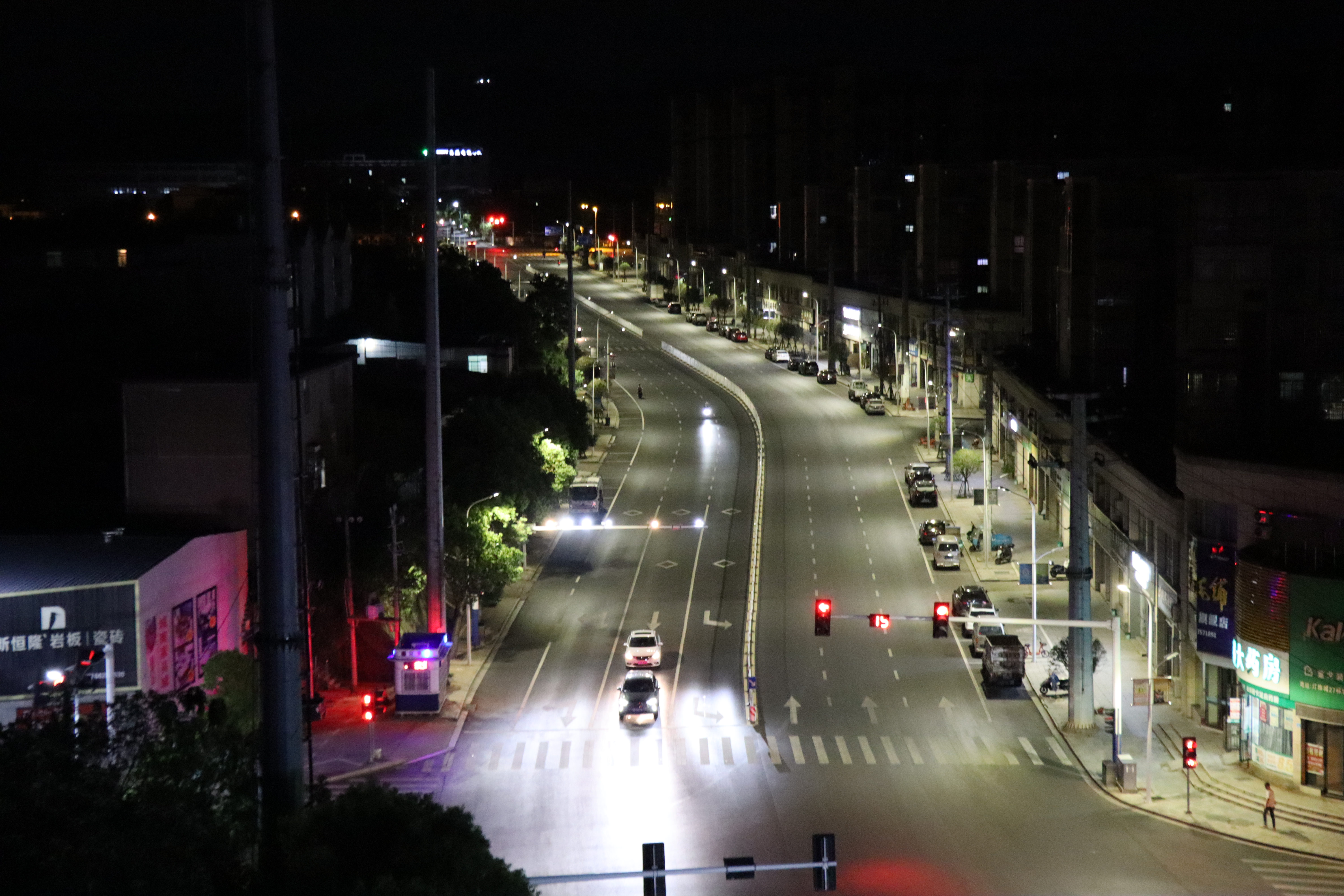 明珠大道路灯改造完美验收，AB.COM电保安全节能路灯让每一度电都更有价值！